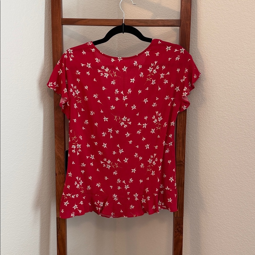 Velvet by Graham and Spencer Feminine Red Floral Tie Front Blouse NWT Size Med. - Picture 4 of 6